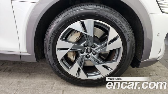 Audi e-tron из Кореи Encar